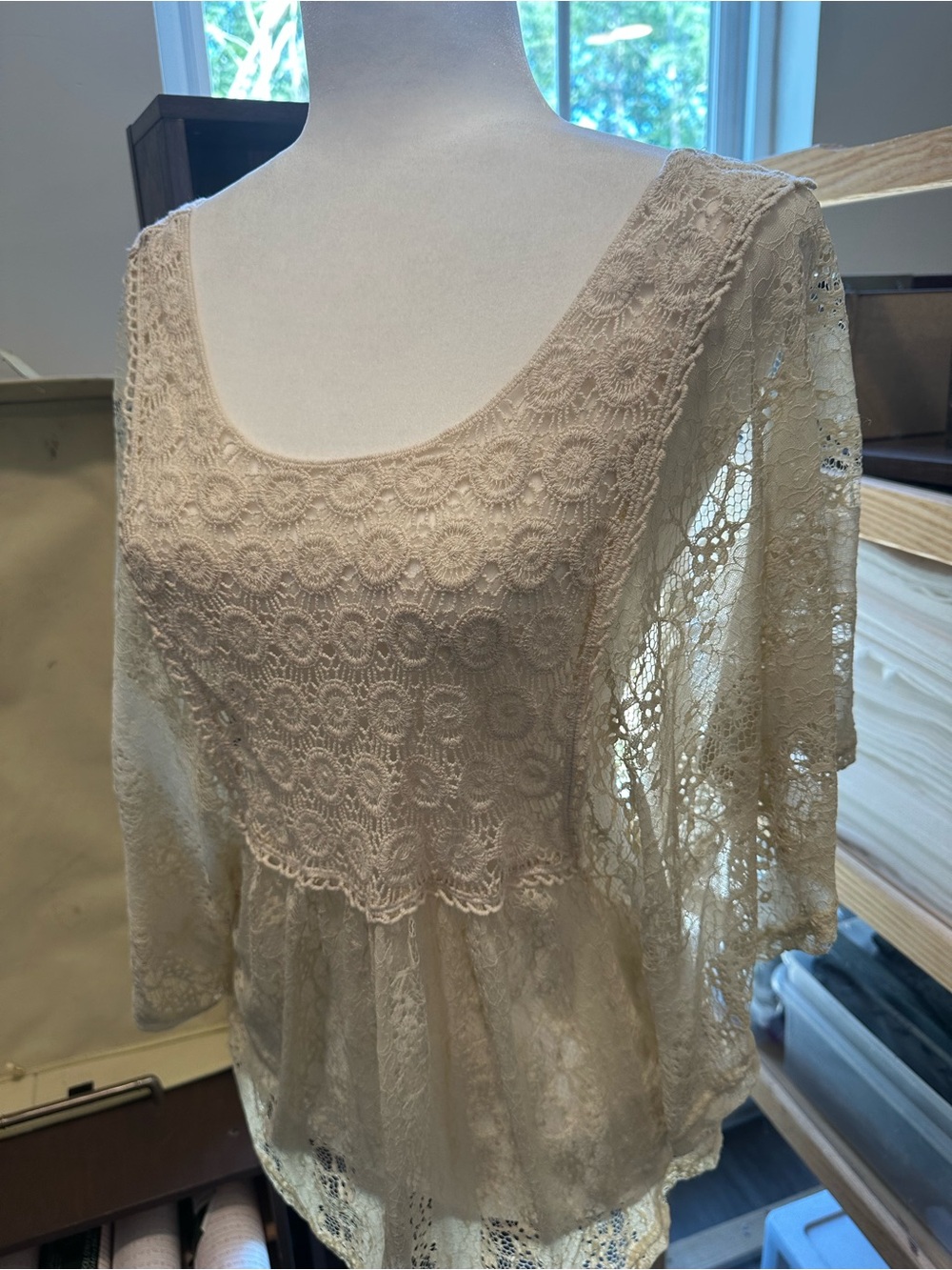 Willi Smith Cream Lace Crochet Peplum Blouse